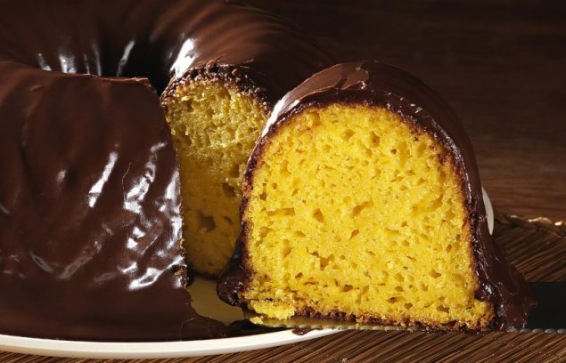 Confira a receita de bolo de cenoura com calda de chocolate desenvolvida pela nossa Nutrichef Tânia de Paula e preparada na Wok Grill.