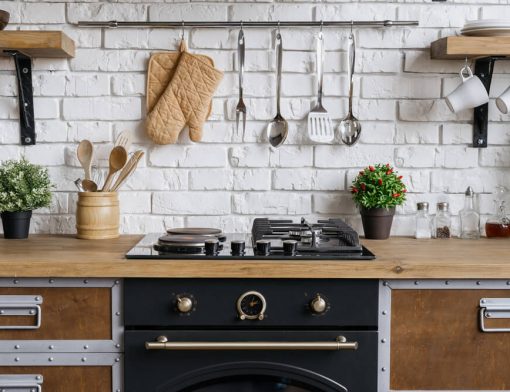Imagem de uma cozinha moderna e organizada.